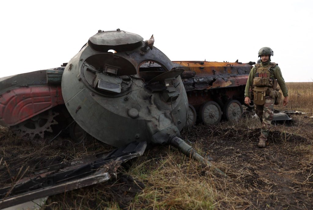 القوات الاوكرانية تحاول إكمال تطويق الوحدات الروسية في بلدة دونيتسك الرئيسية