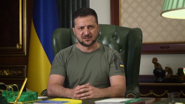 زيلينسكي يصف ضم روسيا غير القانوني للأراضي الأوكرانية بأنه "مهزلة"