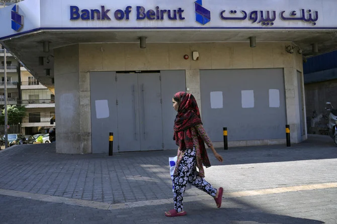 البنوك اللبنانية تعيد فتح أبوابها جزئيًا بعد إغلاق دام أسبوعًا