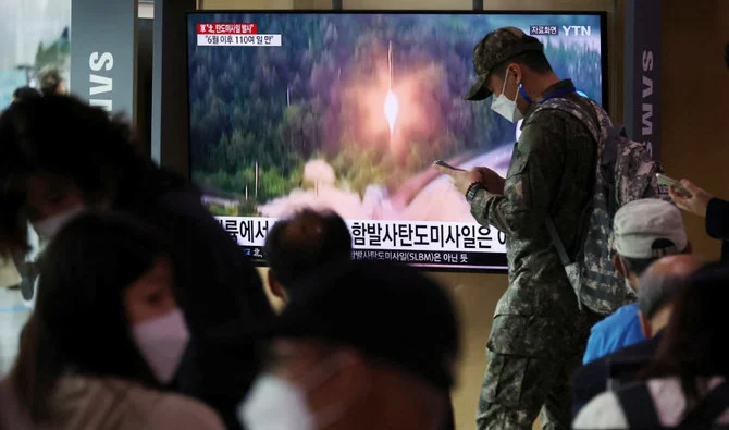 كوريا الشمالية تطلق صاروخا باليستيا قبل زيارة نائب الرئيس الأمريكي هاريس