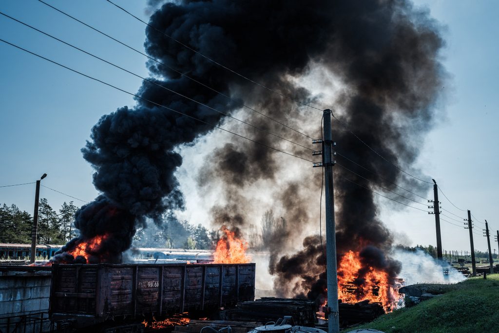 القوات الأوكرانية تضيق الخناق على مركز سكك حديدية محتلة في دونيتسك