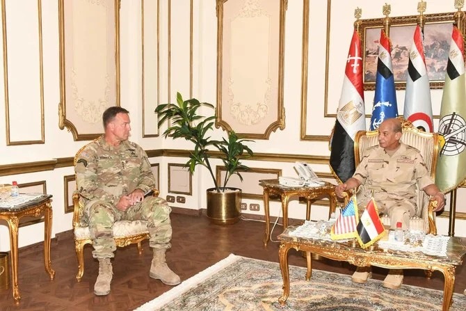 وزير الدفاع المصري والقائد الأمريكي يبحثان العلاقات العسكرية