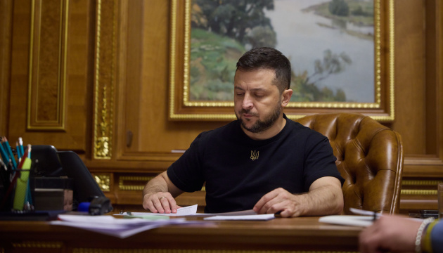 زيلينسكي يقرر إقامة يوم المخابرات العسكرية لأوكرانيا