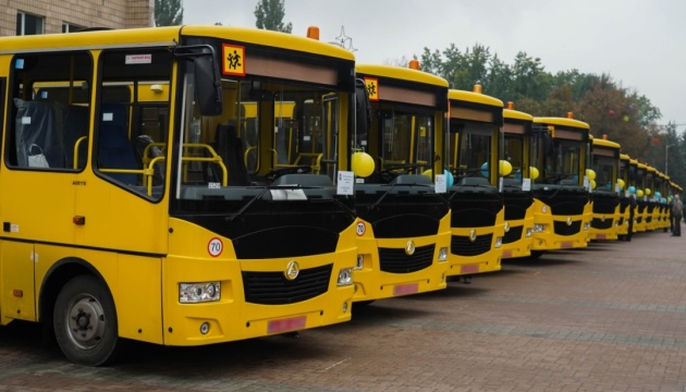 تسليم 40 حافلة مدرسية إلى مجتمعات منطقة كييف