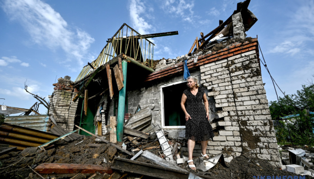 العدو الروسي يدمر أكثر من 50 مبنى في زابوروجي بالقصف في يوم واحد