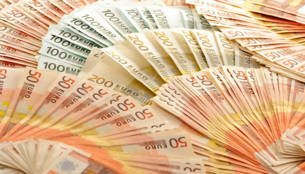 أوكرانيا تتلقى 500 مليون يورو من بنك الاستثمار الأوروبي