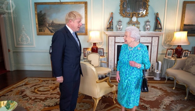 الملكة البريطانية توافق على استقالة جونسون
