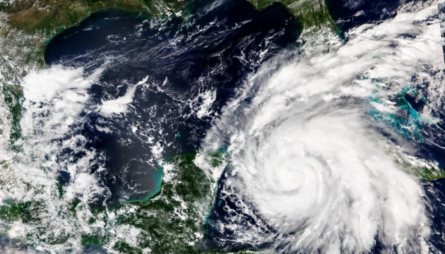 إعصار إيان فلوريدا يؤدي إلى انقطاع التيار الكهربائي عن مليوني منزل