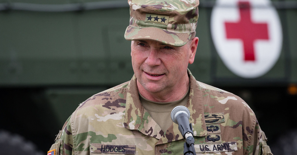 الجنرال الأمريكي يدعو العالم إلى الاستعداد لانتحار روسيا