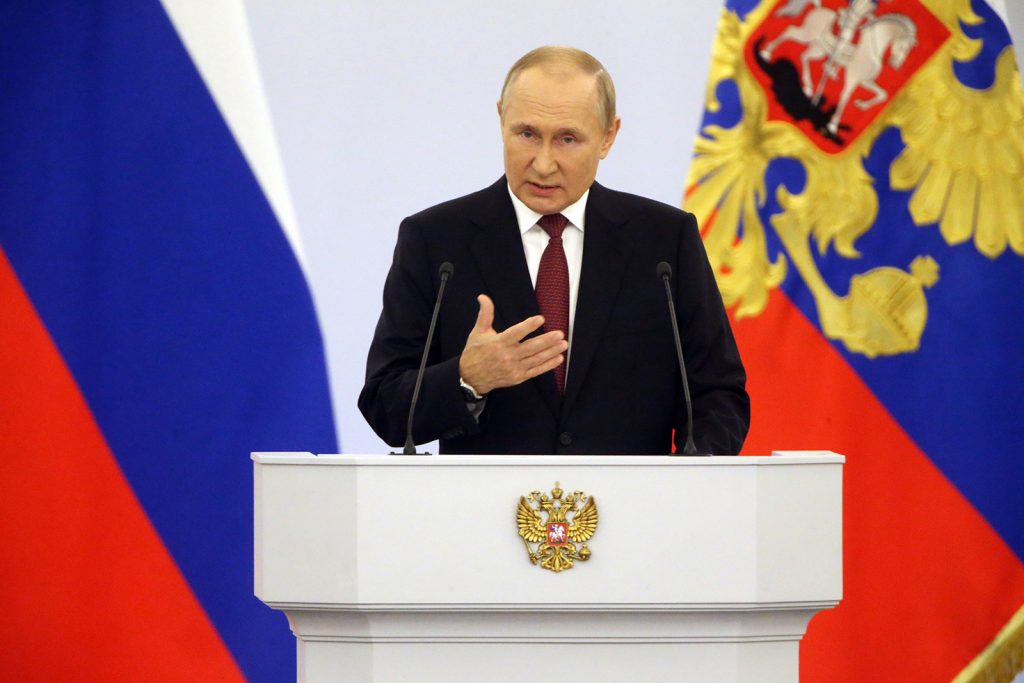 بوتين يوقع قوانين تدعي ضم أربع مناطق أوكرانية