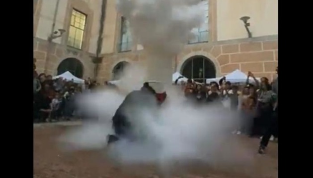 انفجار حاوية تحتوي على نيتروجين سائل في مهرجان علمي في إسبانيا