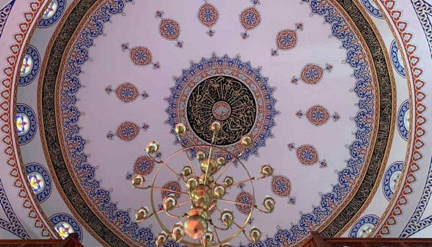 المحتلون الروس يستخدمون مسجدًا في ماريوبول لأغراض دعائية ودمج المسلمين المحليين