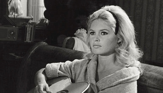 وفاة أسطورة السينما الفرنسية بريجيت باردو عن 91 عاماً.