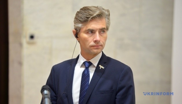 انتقاد وزير خارجية ليتوانيا أفكار استئناف الحوار مع روسيا خلال محادثات السلام في أوكرانيا